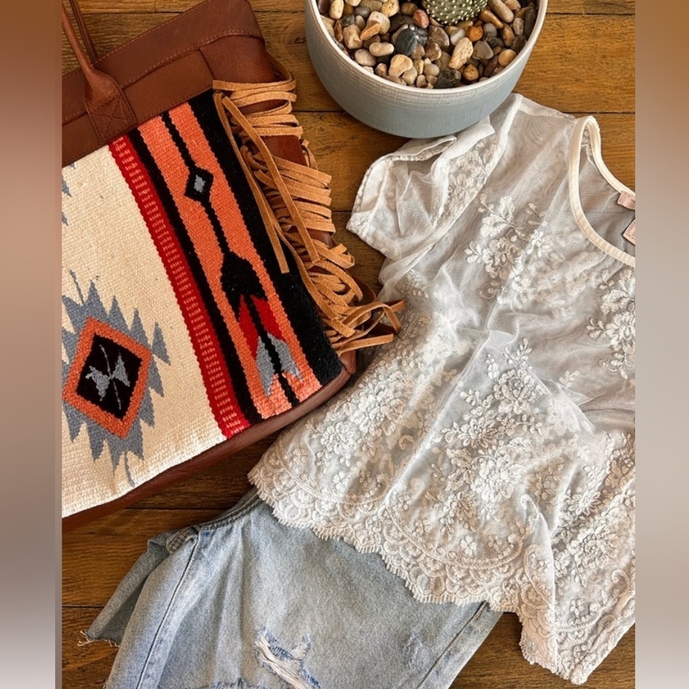 💖5 for $50💖FOREVER 21 Romantic sheer Embroidered lace ivory top scalloped hem - Picture 2 of 7